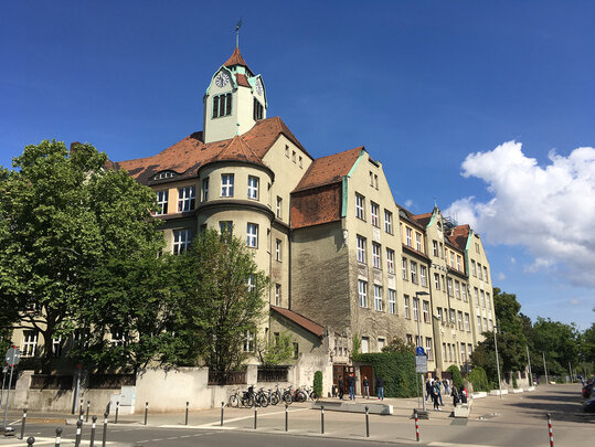 Altbau der Ludwig-Uhland-Schule vor der Gerneralsanierung