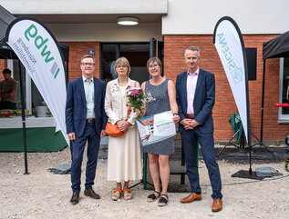 Von links: wbg-Geschäftsführer Ralf Schekira, Erika Wirth, Fachberaterin Zukunft Wohnen, SIGENA Nordost-Koordinatorin Sabine Rabus und Frank Stücker, Bereichsleiter wbg Bestandsmanagement.