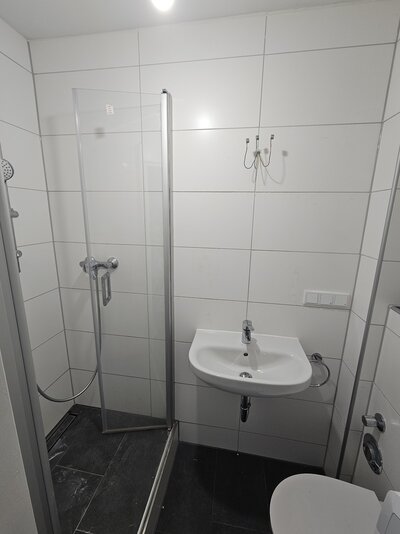 2-Zimmer-Wohnung im 5. OG ohne Aufzug - direkt an der U-Bahn - Photo 1