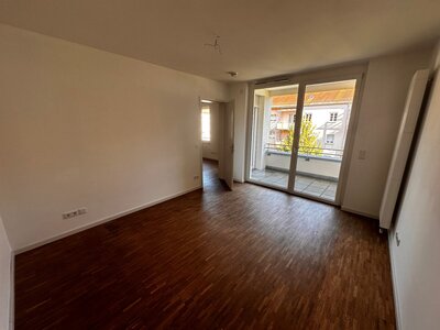 Sonniger Balkon und modernes Ambiente - Foto 2
