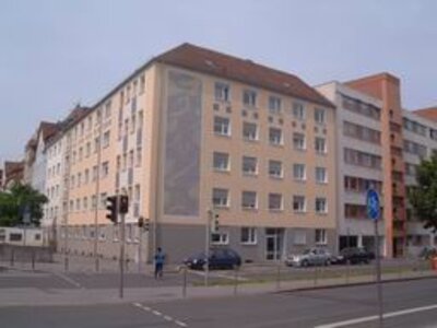 Frisch renovierte Dreizimmerwohnung im Hochparterre- direkt an der U-Bahn! - Foto 4