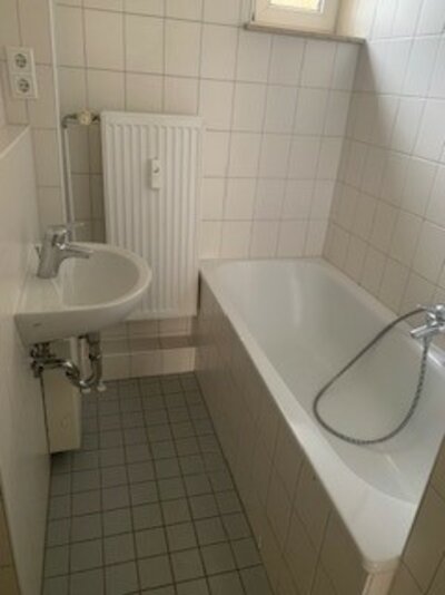 Gemütliche 1 Zimmer Wohnung mit separater großer Küche und Balkon im EG - Photo 4