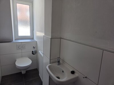 separates WC