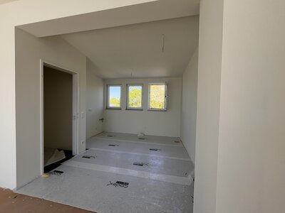 Erstbezug durch Aufstockung - 15.09.2026! - Tolle 4-Zimmer-Wohnung mit Terrasse und Blick ins Grüne - Photo 5