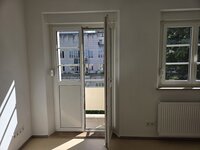 Zimmer mit Balkon