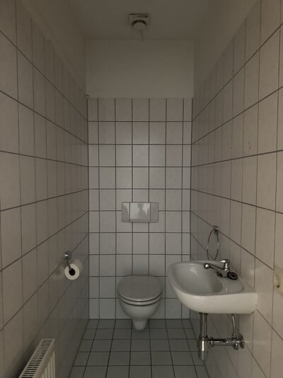 separates WC