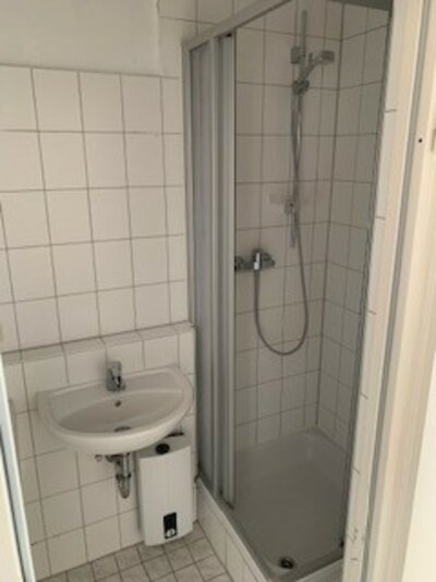 Großer Balkon und direkte Anbindung an den ÖPNV - Photo 3