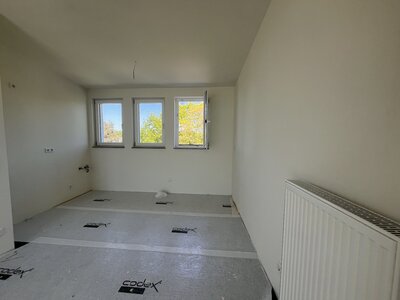 Erstbezug durch Aufstockung - 01.09.2026! Tolle 4-Zimmer-Wohnung mit Terrasse und Blick ins Grüne - Photo 1