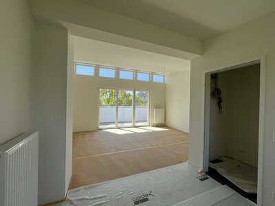 Erstbezug durch Aufstockung - 15.09.2026! - Tolle 4-Zimmer-Wohnung mit Terrasse und Blick ins Grüne - Photo 1