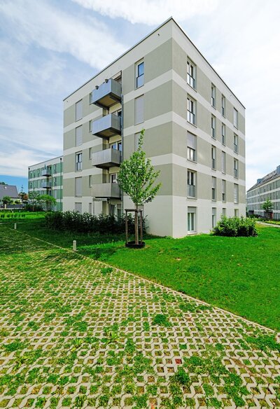Zweitbezug - Hell durchflutete 3-Zimmer-Wohnung mit Balkon - Foto 1