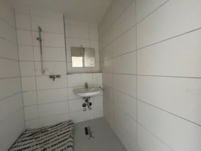 ERSTBEZUG nach Sanierung! - Helle 3-Zimmer-Wohnung mit Balkon - Foto 2