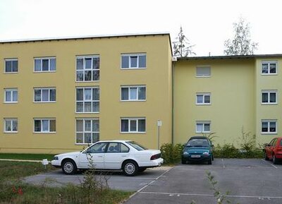 3 Zimmer Wohnung in grüner Lage !! Ausschließlich Wohnberechtigungsschein 3.Förderweg!! - Photo 1