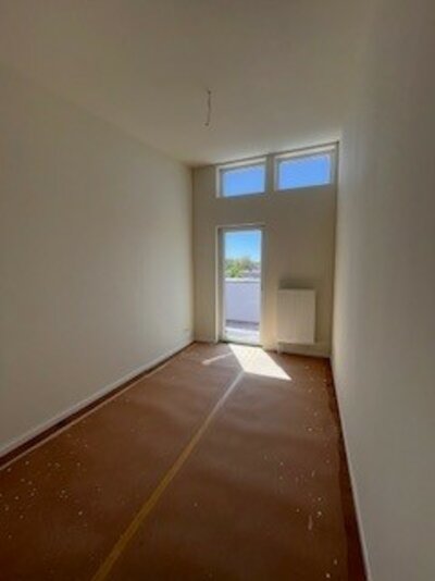 Erstbezug durch Aufstockung! - Gut geschnittene 3-Zimmer-Wohnung mit Terrasse - Photo 5