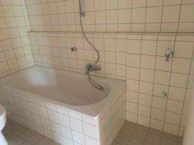 Geräumige und ruhige 2 Zimmer Wohnung - Dachterrasse gem. + TG Stellplat - Foto 3