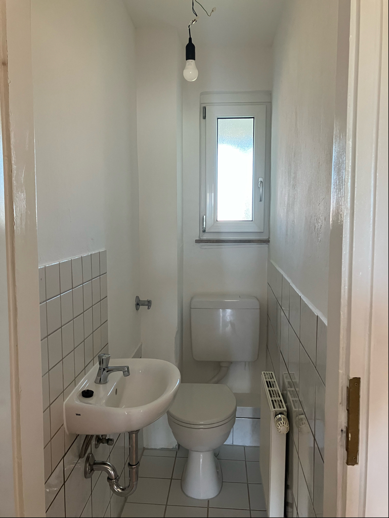 separates WC
