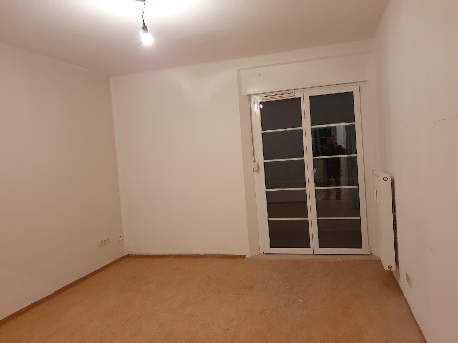 Wohnzimmer + Balkonzugang