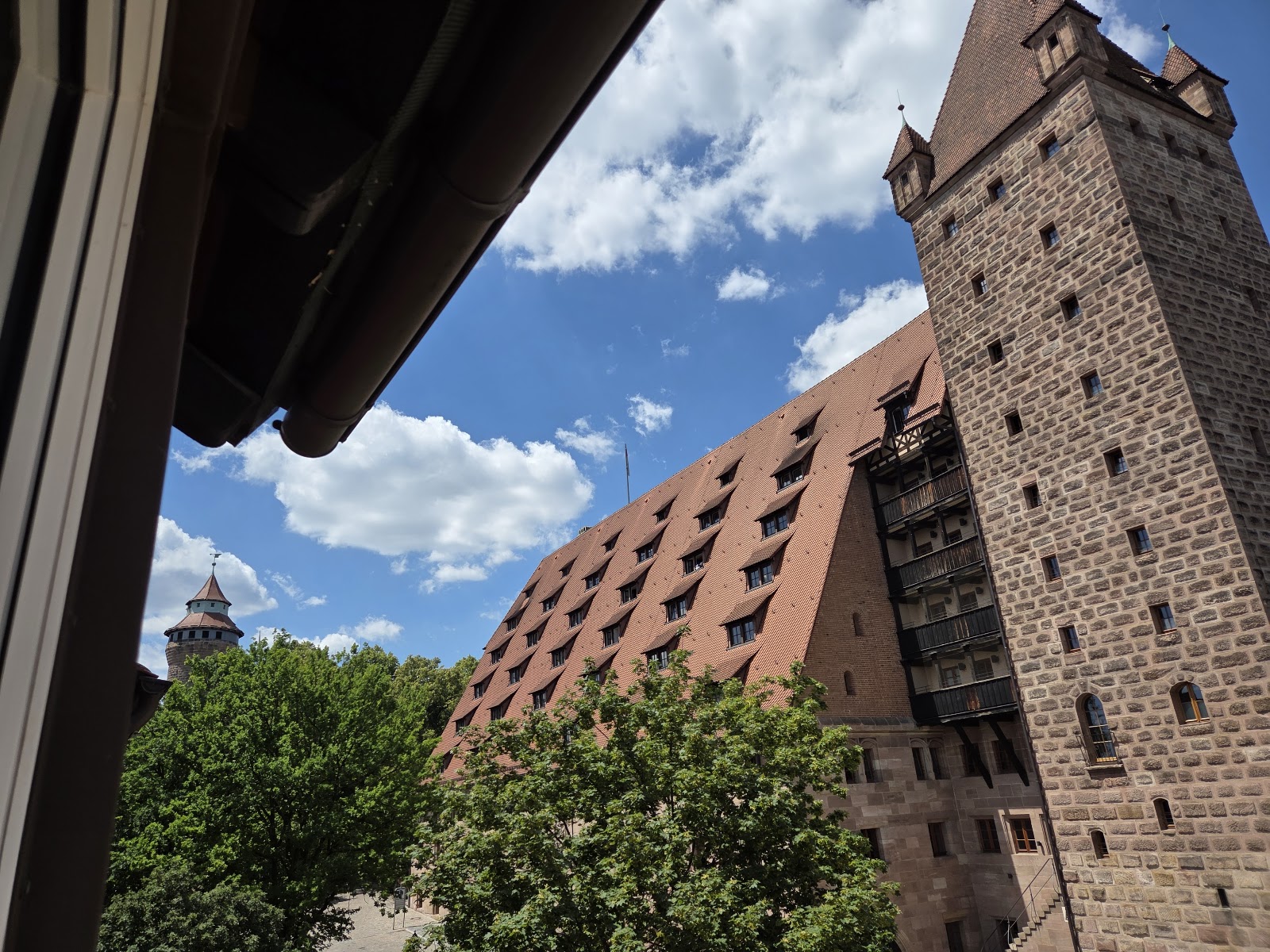 Blick aus Wohnung auf Burg.